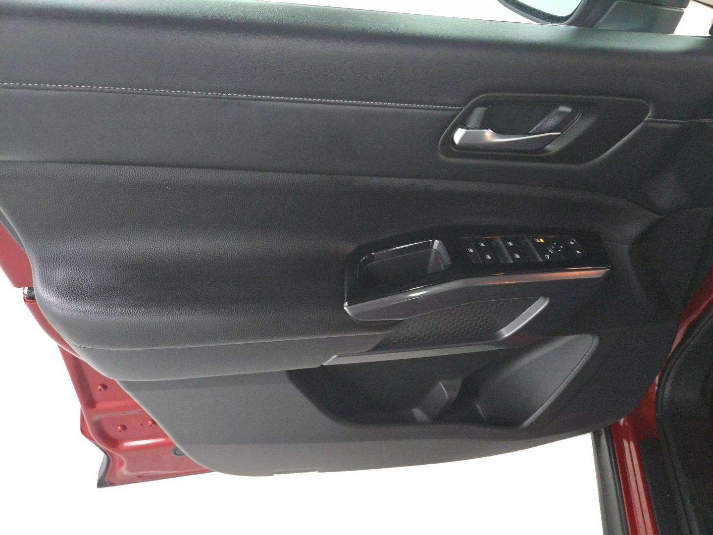 2023 Nissan Pathfinder - Image 21