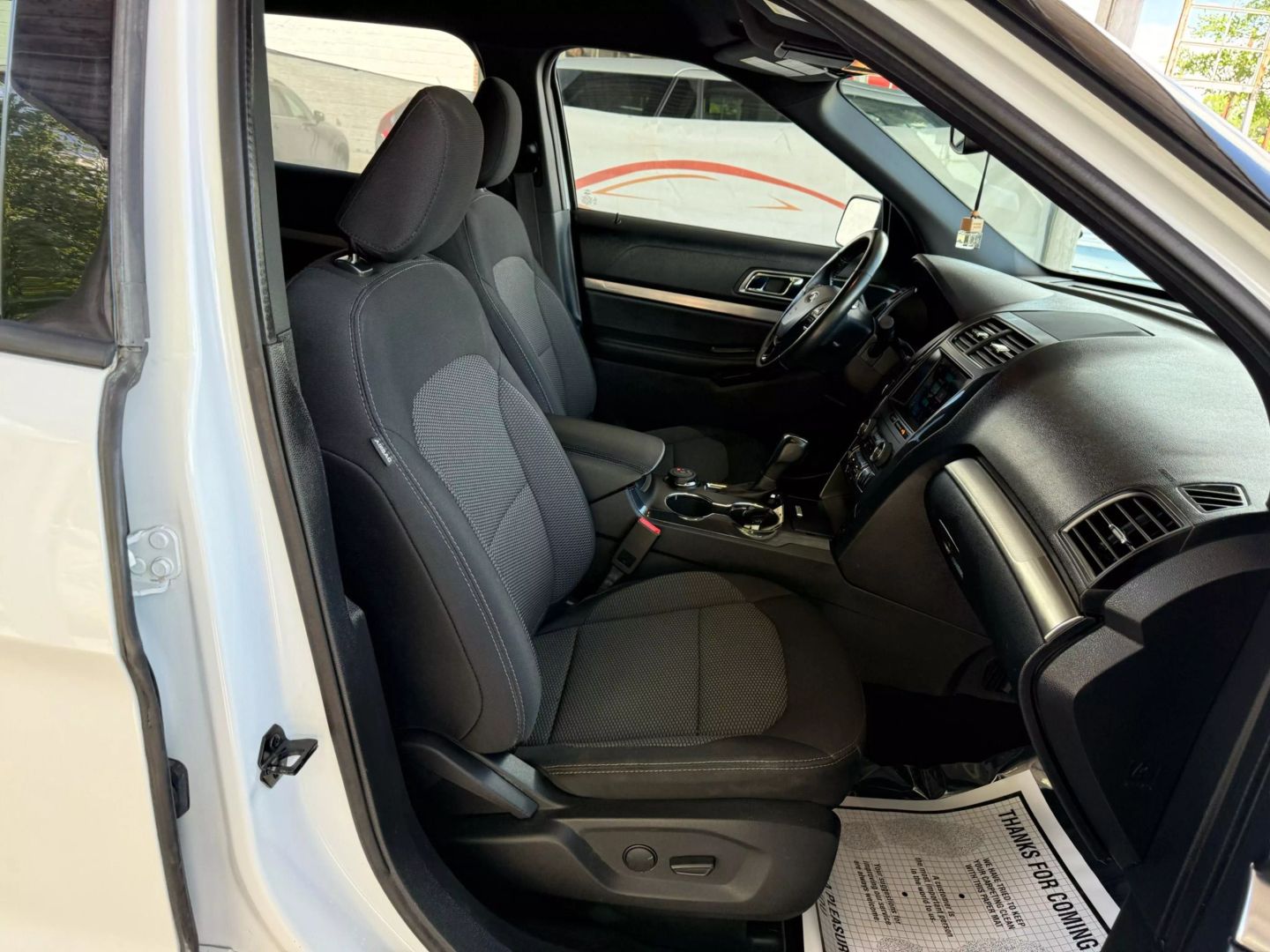 2019 Ford Explorer - Image 27