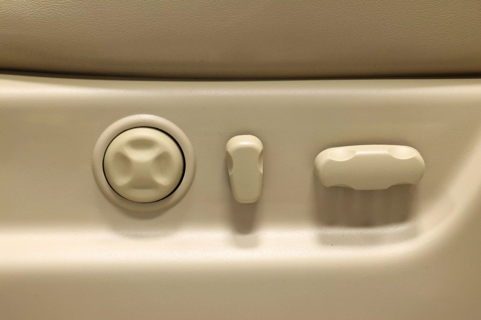 2012 Cadillac Escalade - Image 85