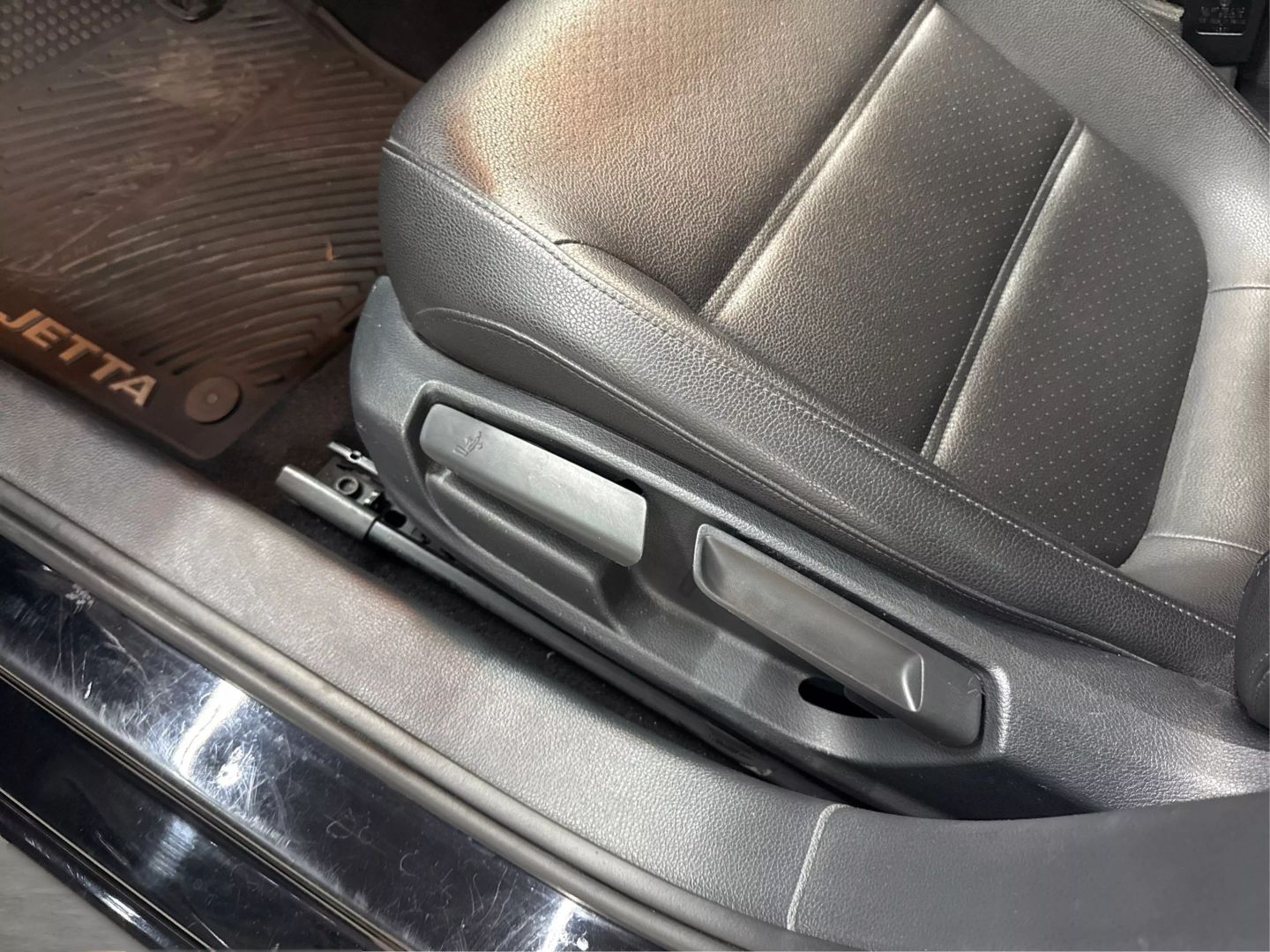 2016 Volkswagen Jetta - Image 36