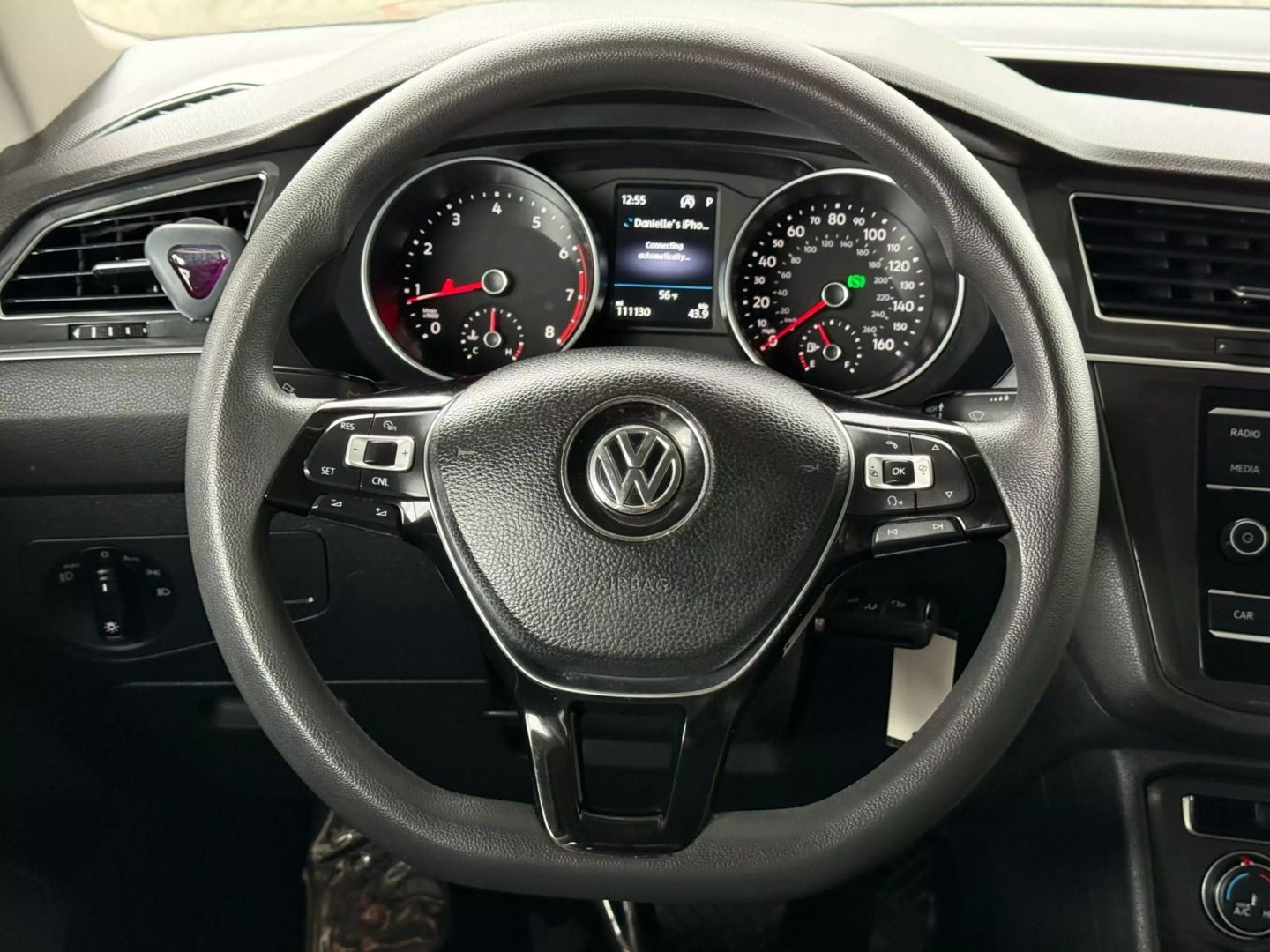 2018 Volkswagen Tiguan - Image 30