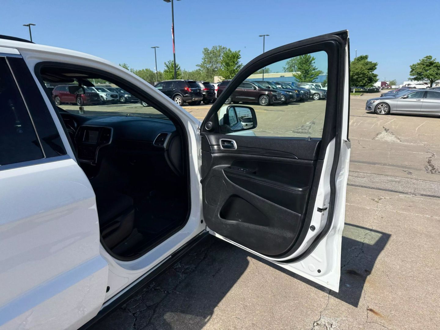 2019 Jeep Grand Cherokee - Image 23