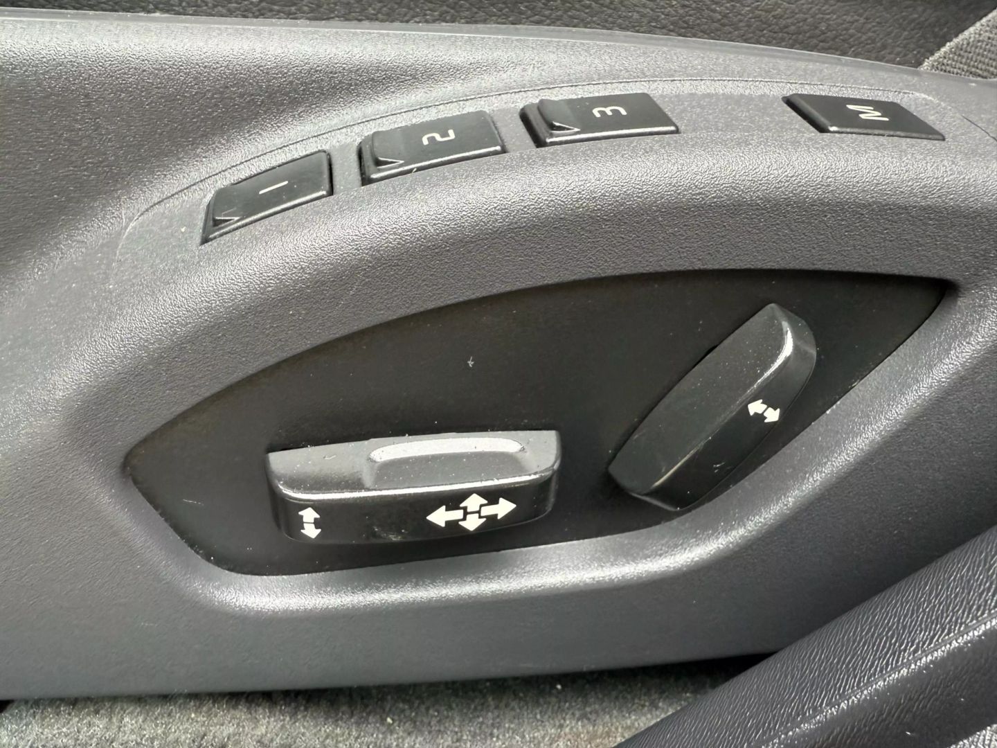 2016 Volvo S60 - Image 18