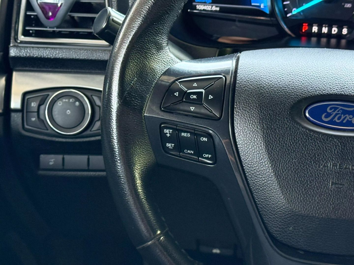 2019 Ford Explorer - Image 34