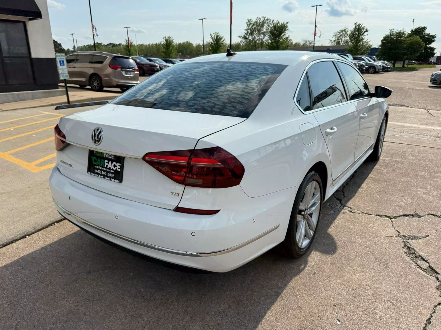 2017 Volkswagen Passat - Image 13