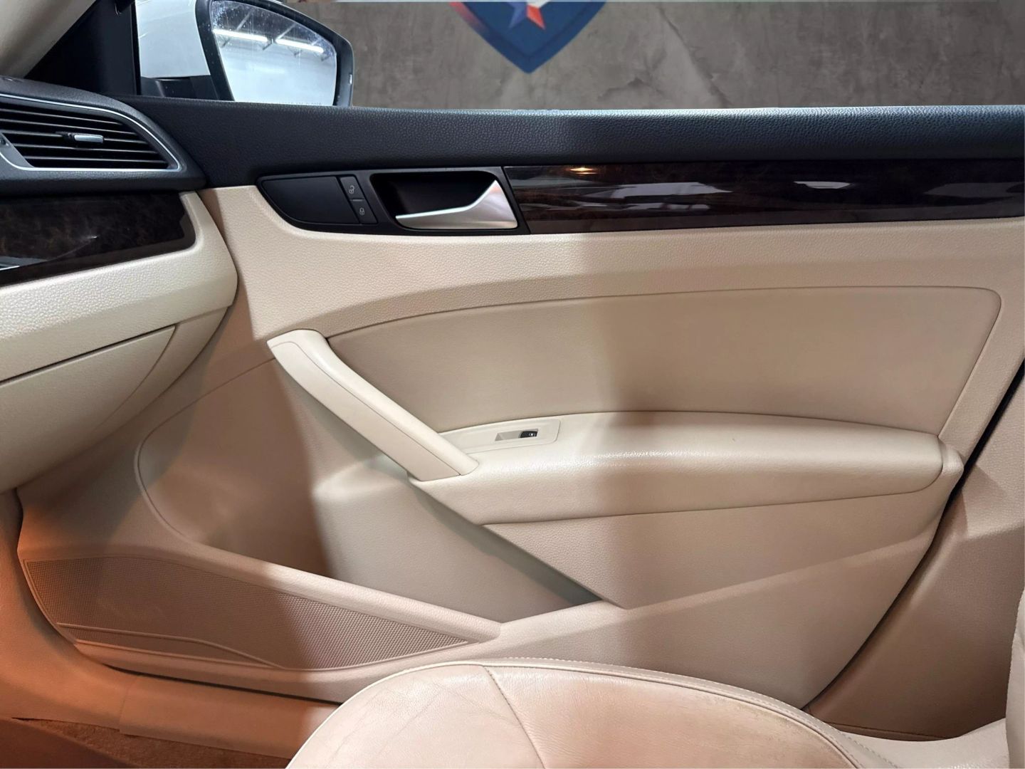2015 Volkswagen Passat - Image 39