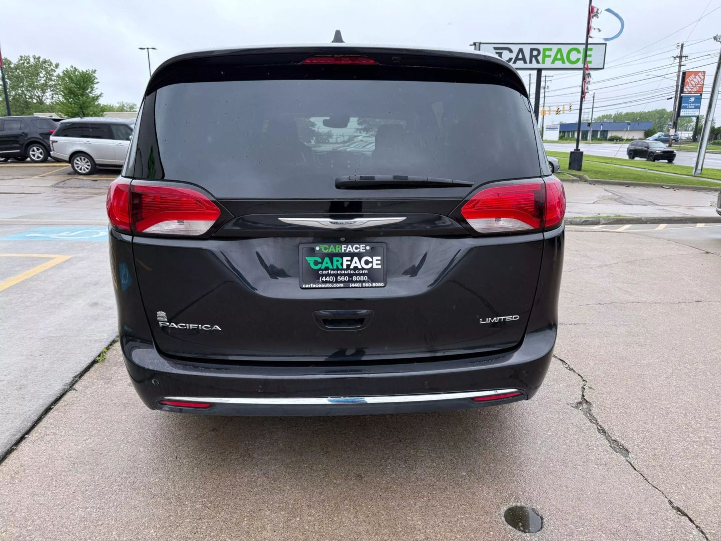 2017 Chrysler Pacifica - Image 10