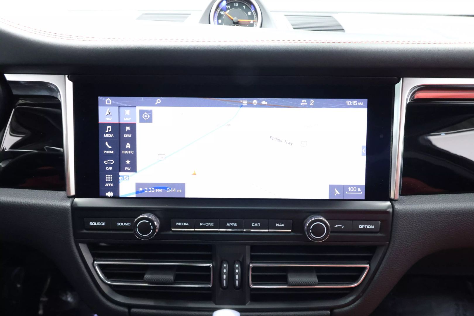 2021 Porsche Macan - Image 28