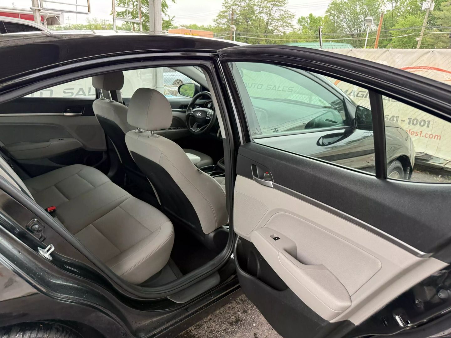 2019 Hyundai Elantra - Image 21