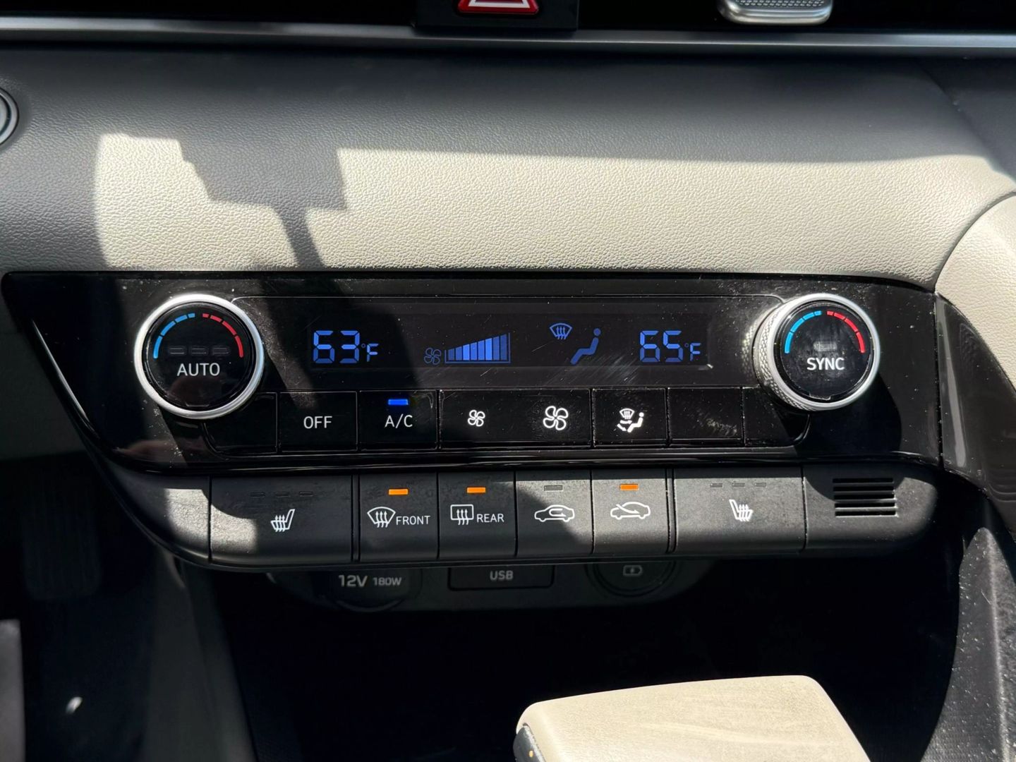 2021 Hyundai Elantra - Image 41