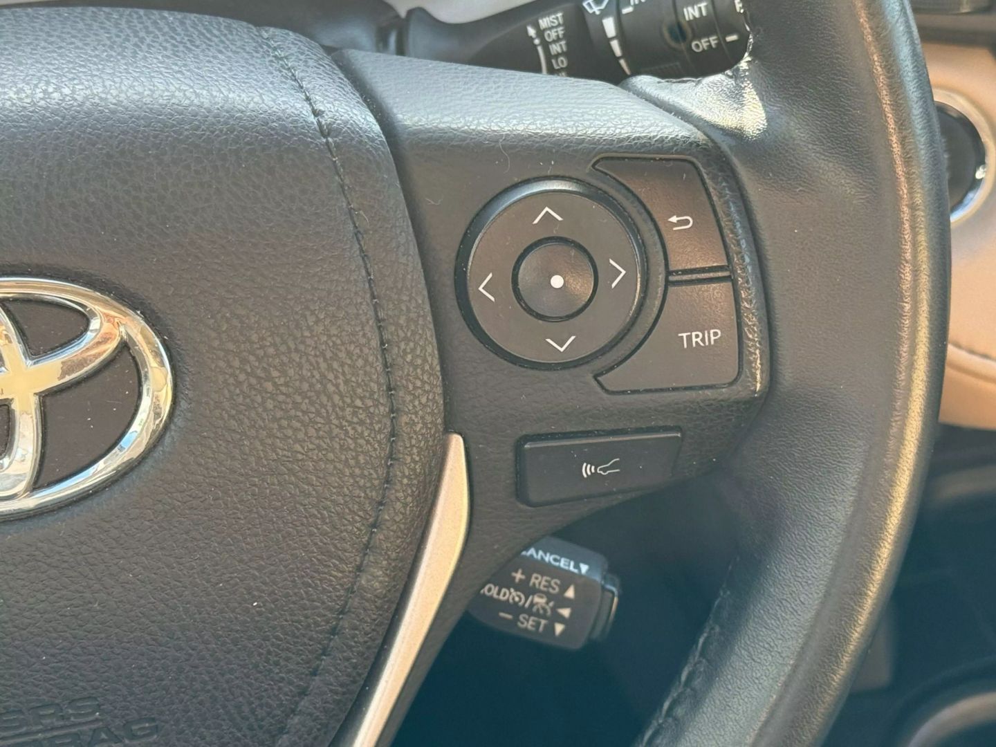 2017 Toyota Rav4 - Image 28