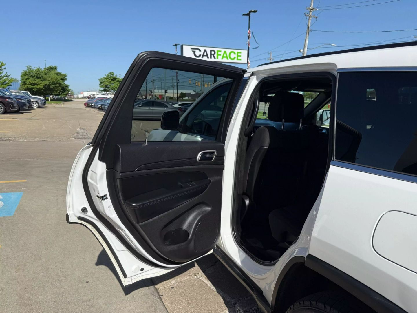 2019 Jeep Grand Cherokee - Image 19