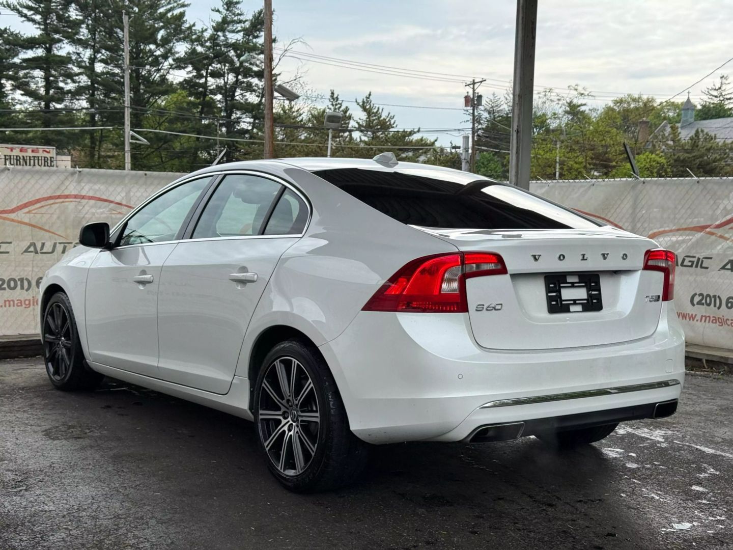2017 Volvo S60 - Image 9