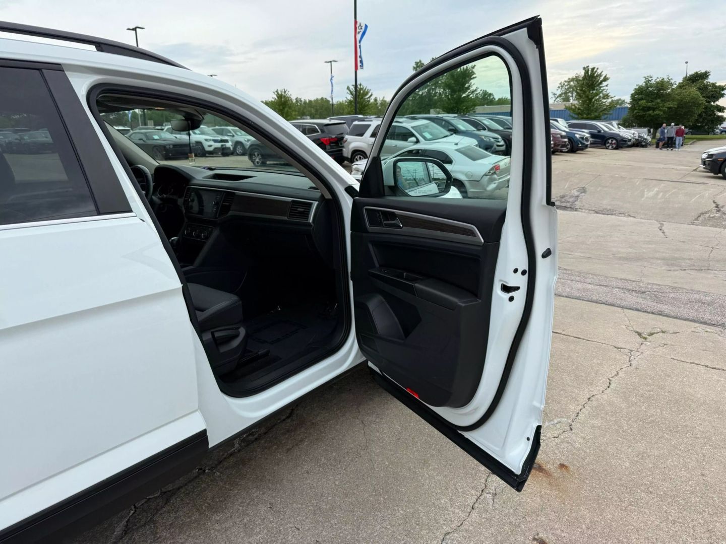 2020 Volkswagen Atlas - Image 24