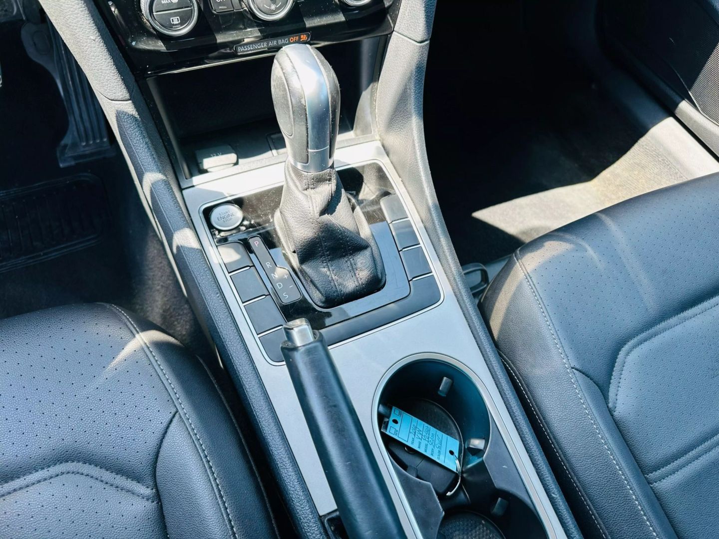 2020 Volkswagen Passat - Image 19