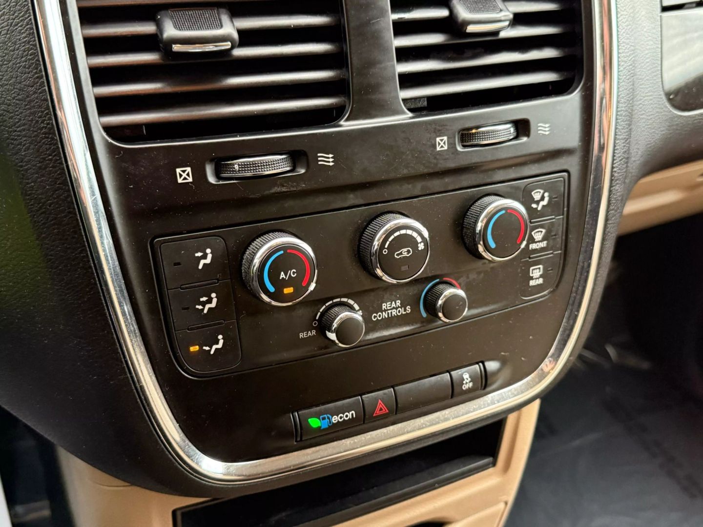 2016 Dodge Grand Caravan Passenger - Image 34
