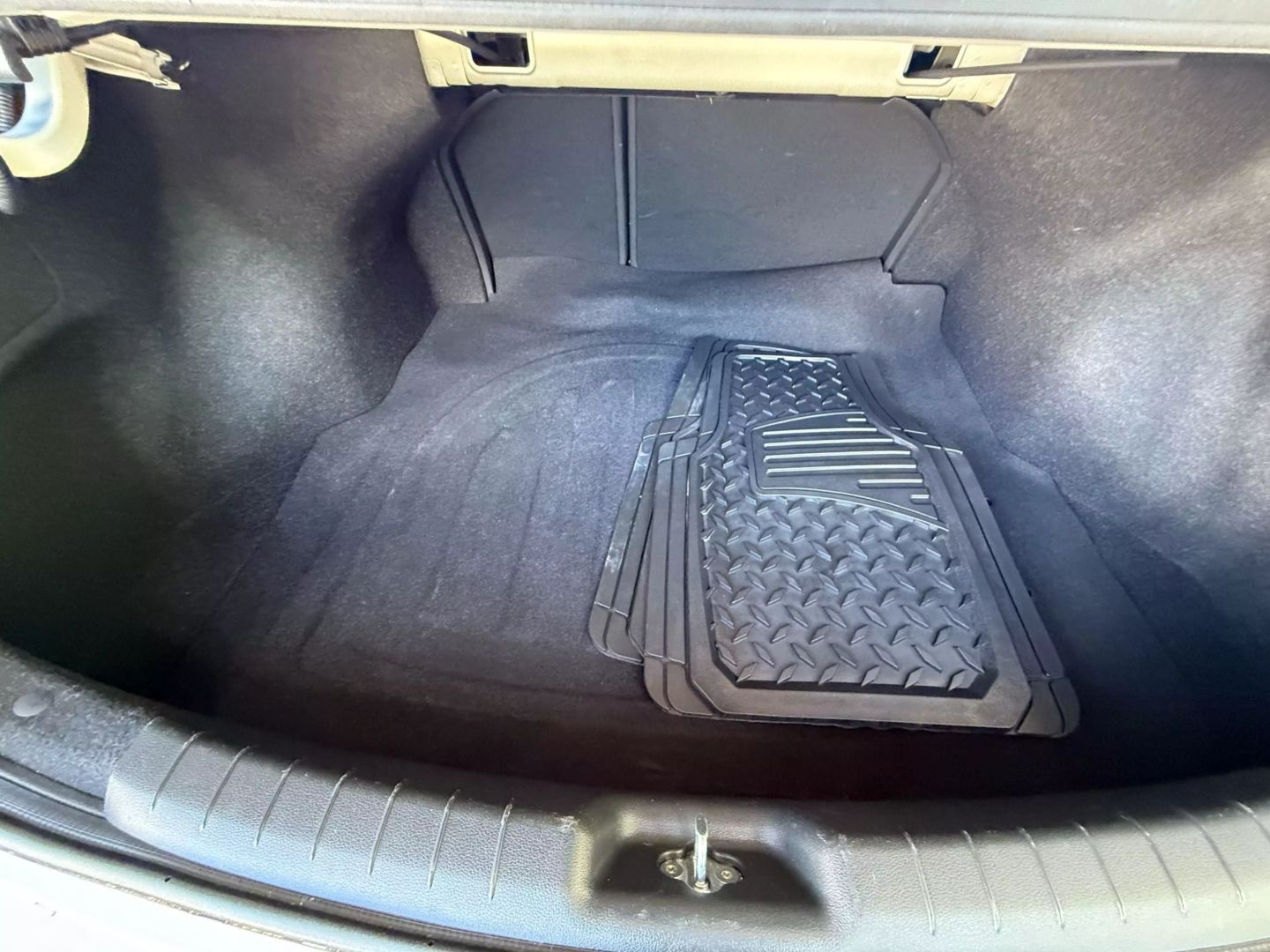 2019 Hyundai Elantra - Image 20