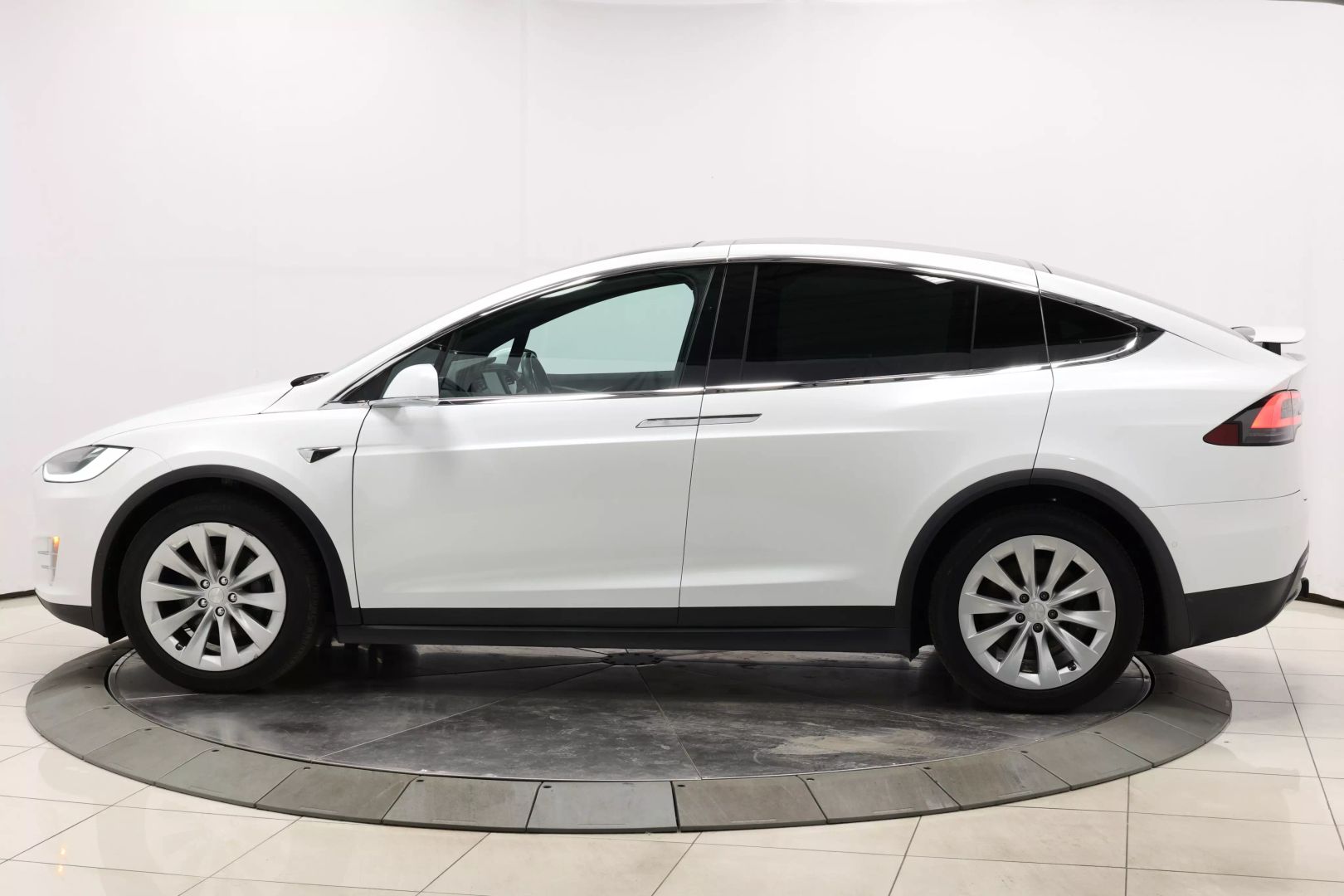 2020 Tesla Model X - Image 6