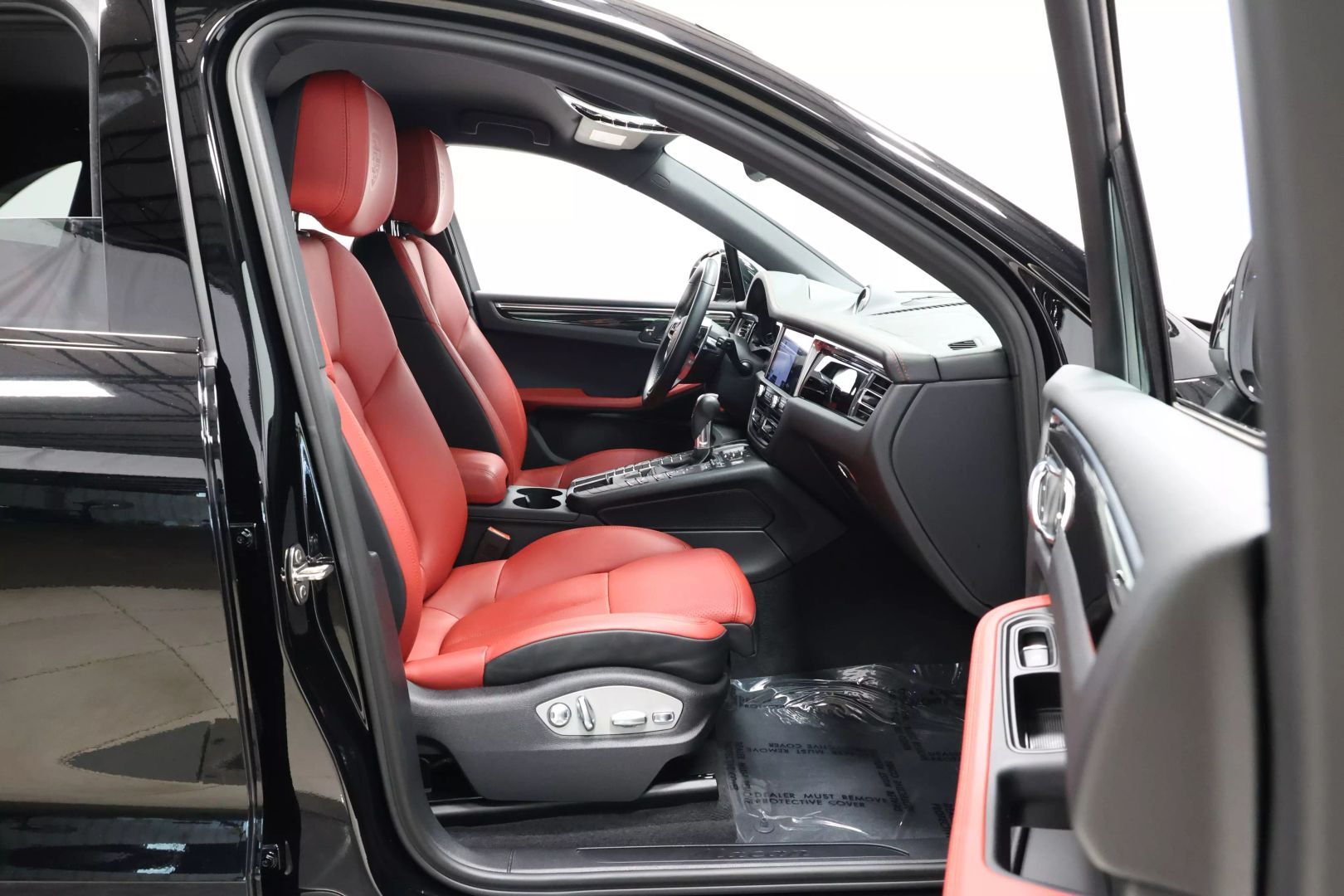 2021 Porsche Macan - Image 80