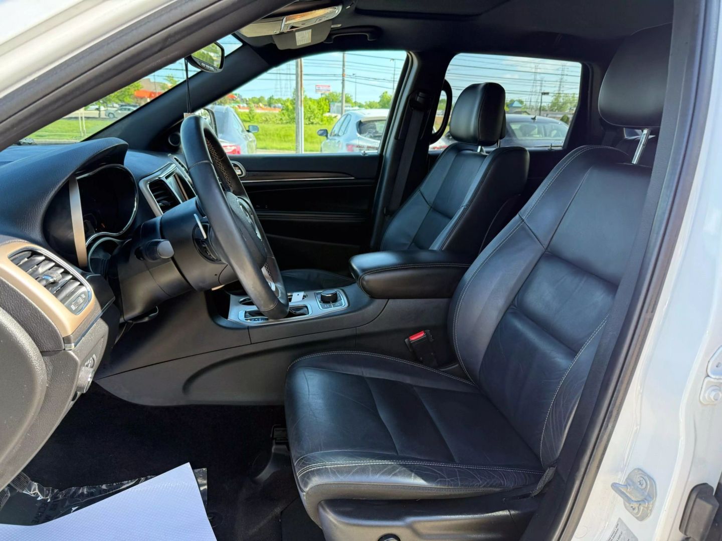 2017 Jeep Grand Cherokee - Image 19
