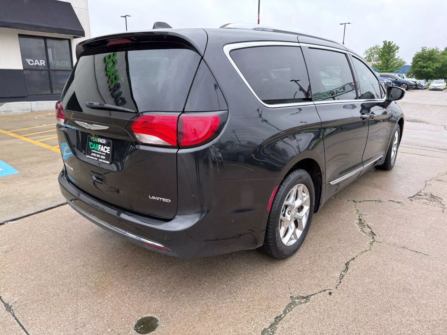 2017 Chrysler Pacifica - Image 15