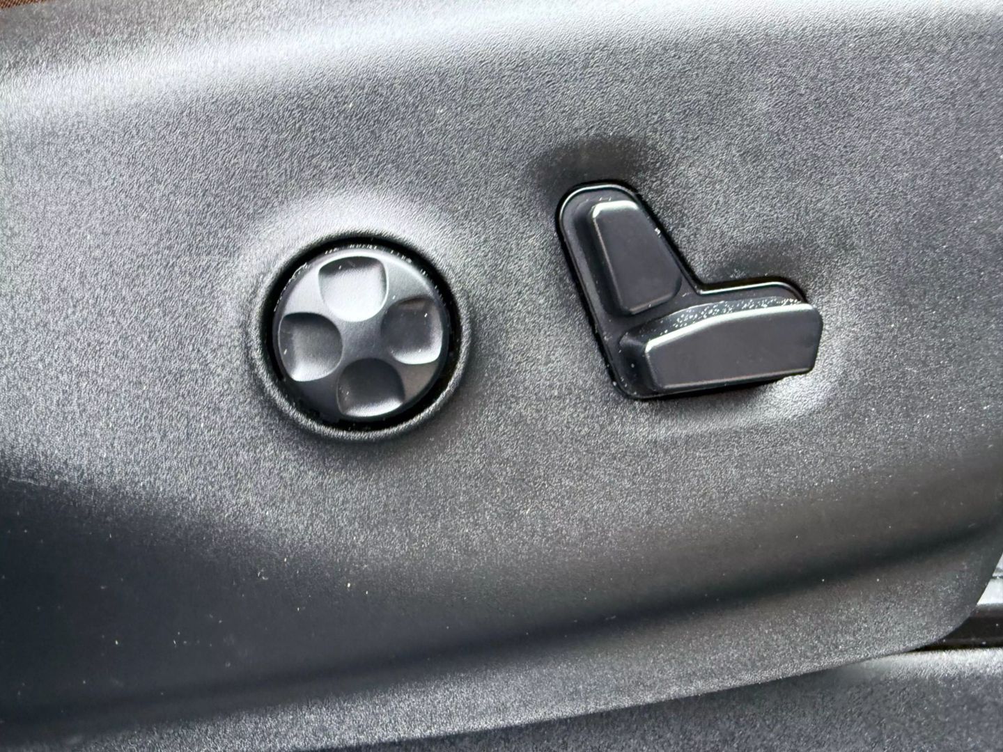2017 Chrysler Pacifica - Image 37