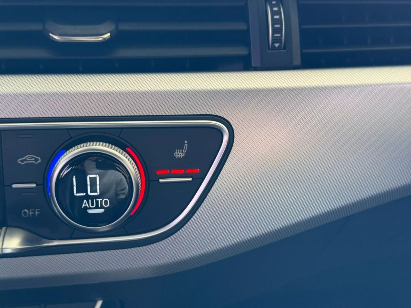 2017 Audi A4 - Image 30