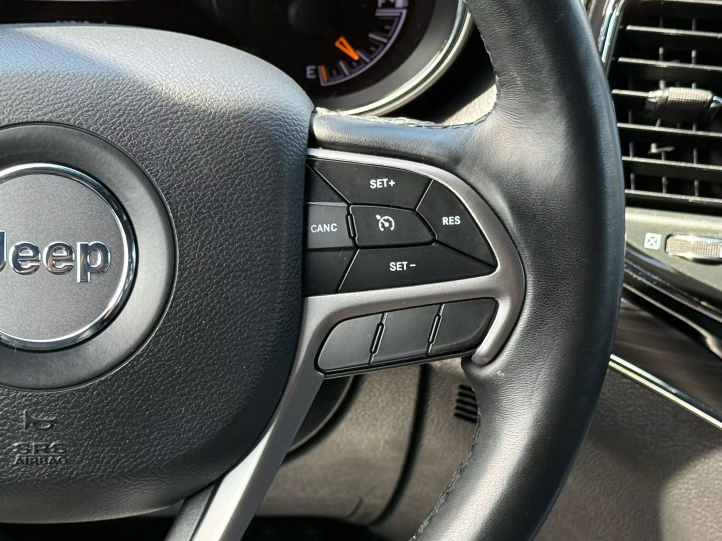 2019 Jeep Grand Cherokee - Image 35