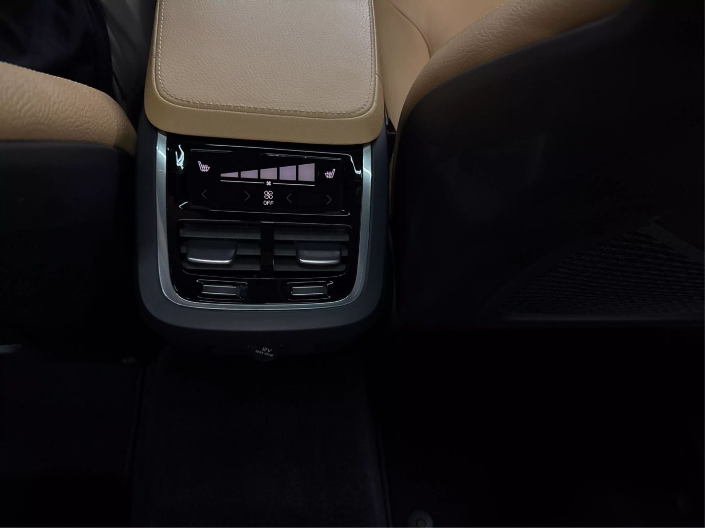 2017 Volvo S90 - Image 32