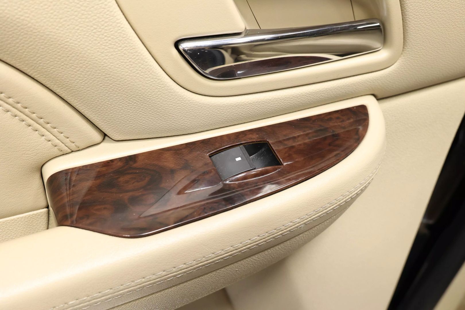 2012 Cadillac Escalade - Image 47
