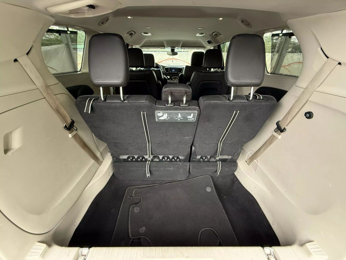 2020 Chrysler Pacifica - Image 20