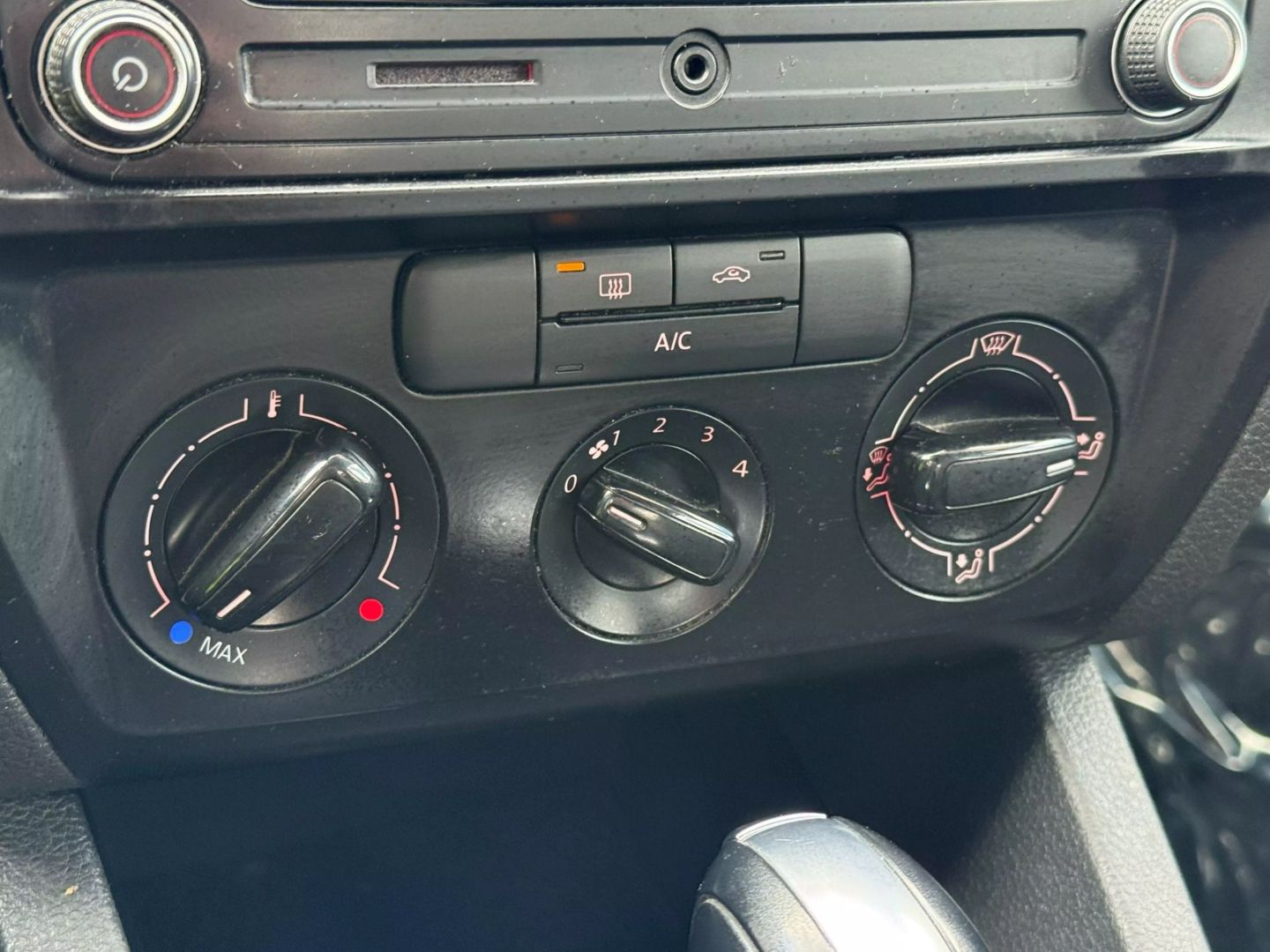 2016 Volkswagen Jetta - Image 36