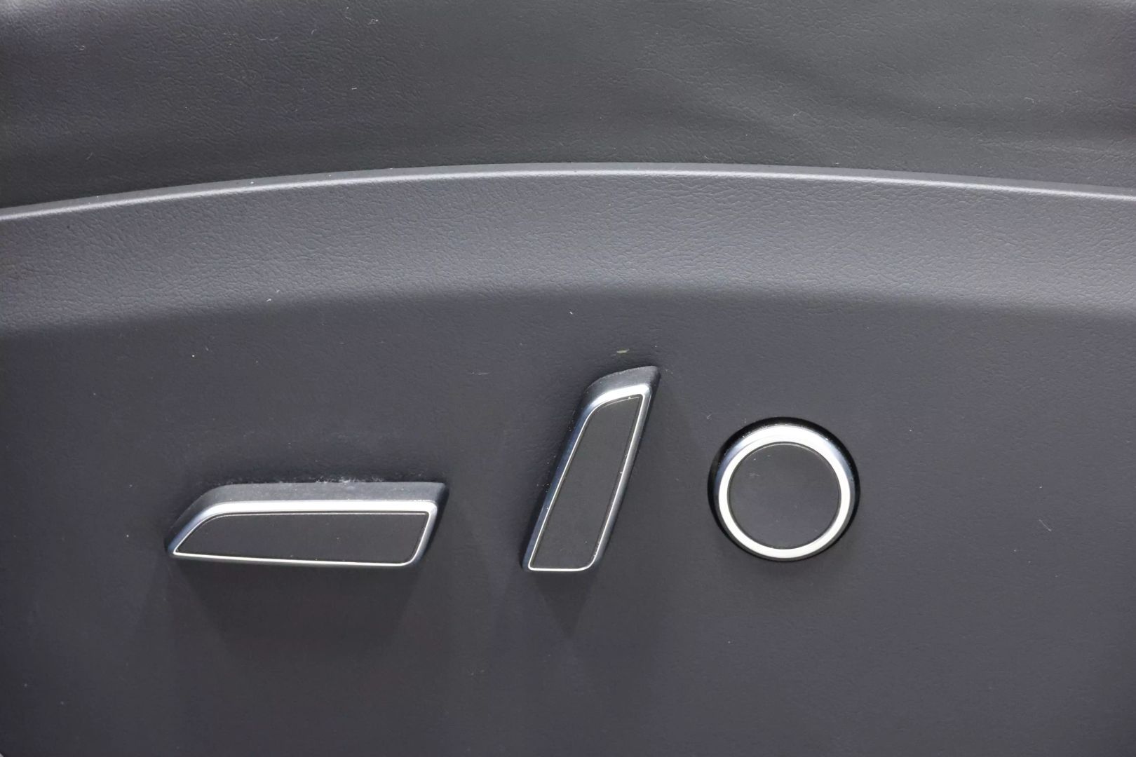 2022 Tesla Model X - Image 11