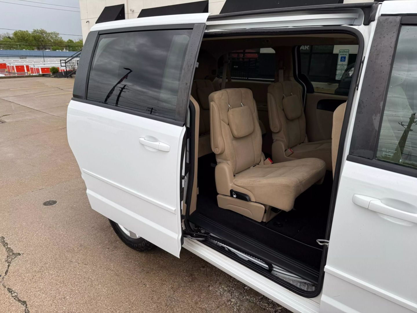 2016 Dodge Grand Caravan Passenger - Image 23