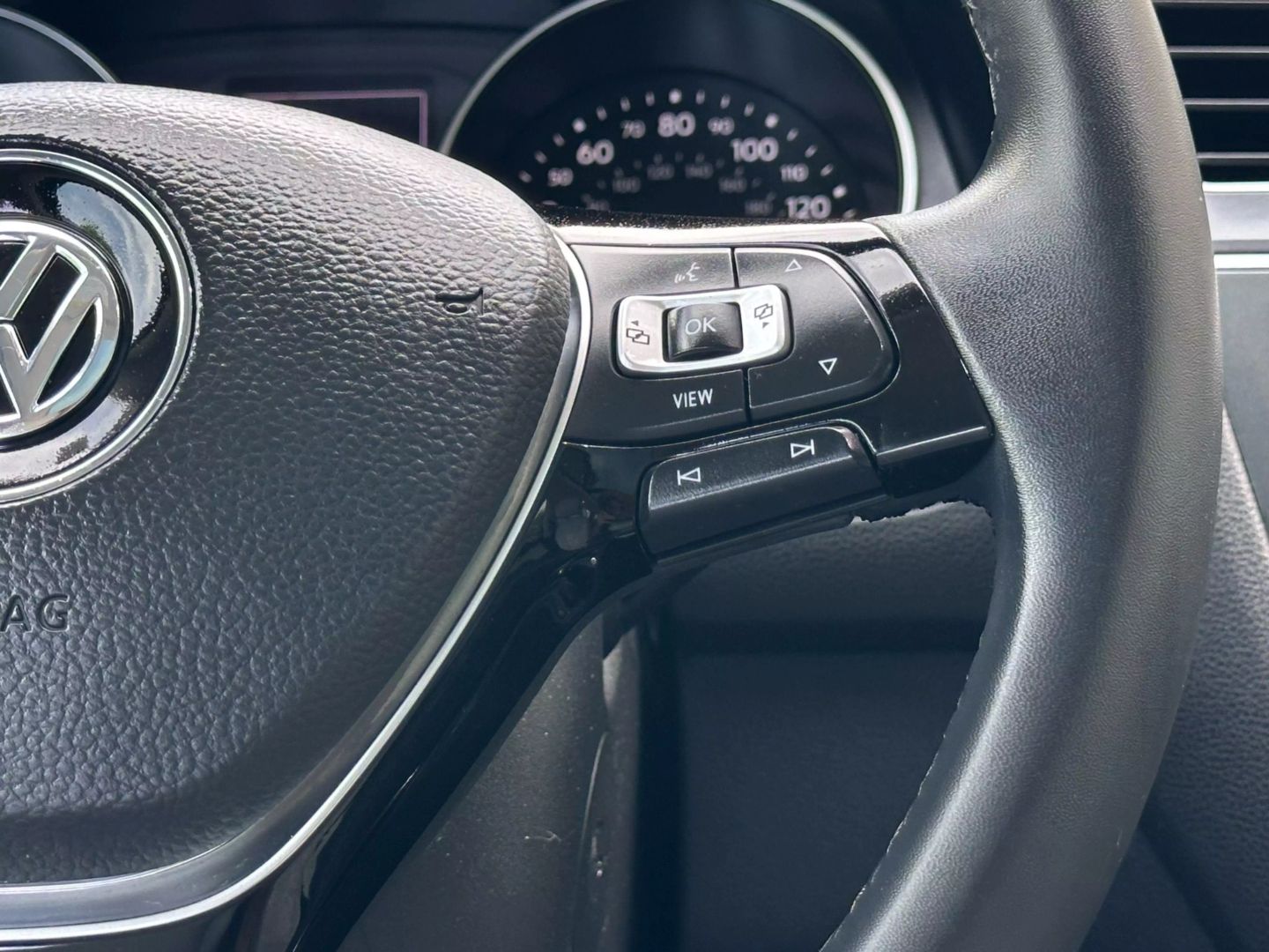2020 Volkswagen Tiguan - Image 20