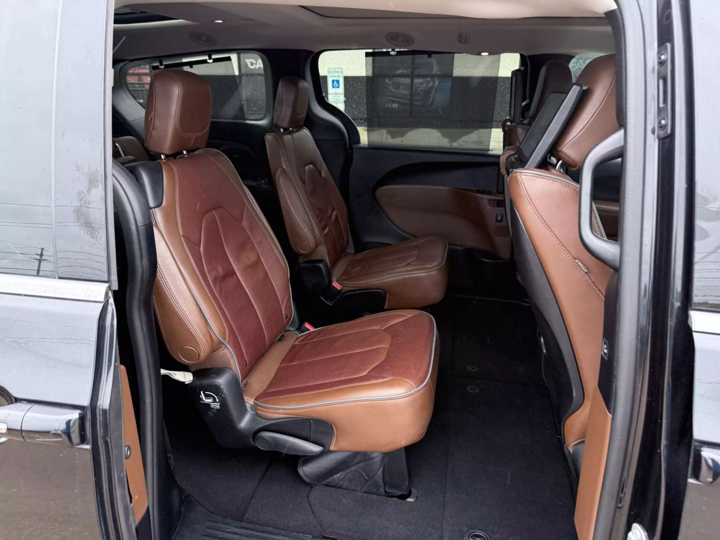 2017 Chrysler Pacifica - Image 28