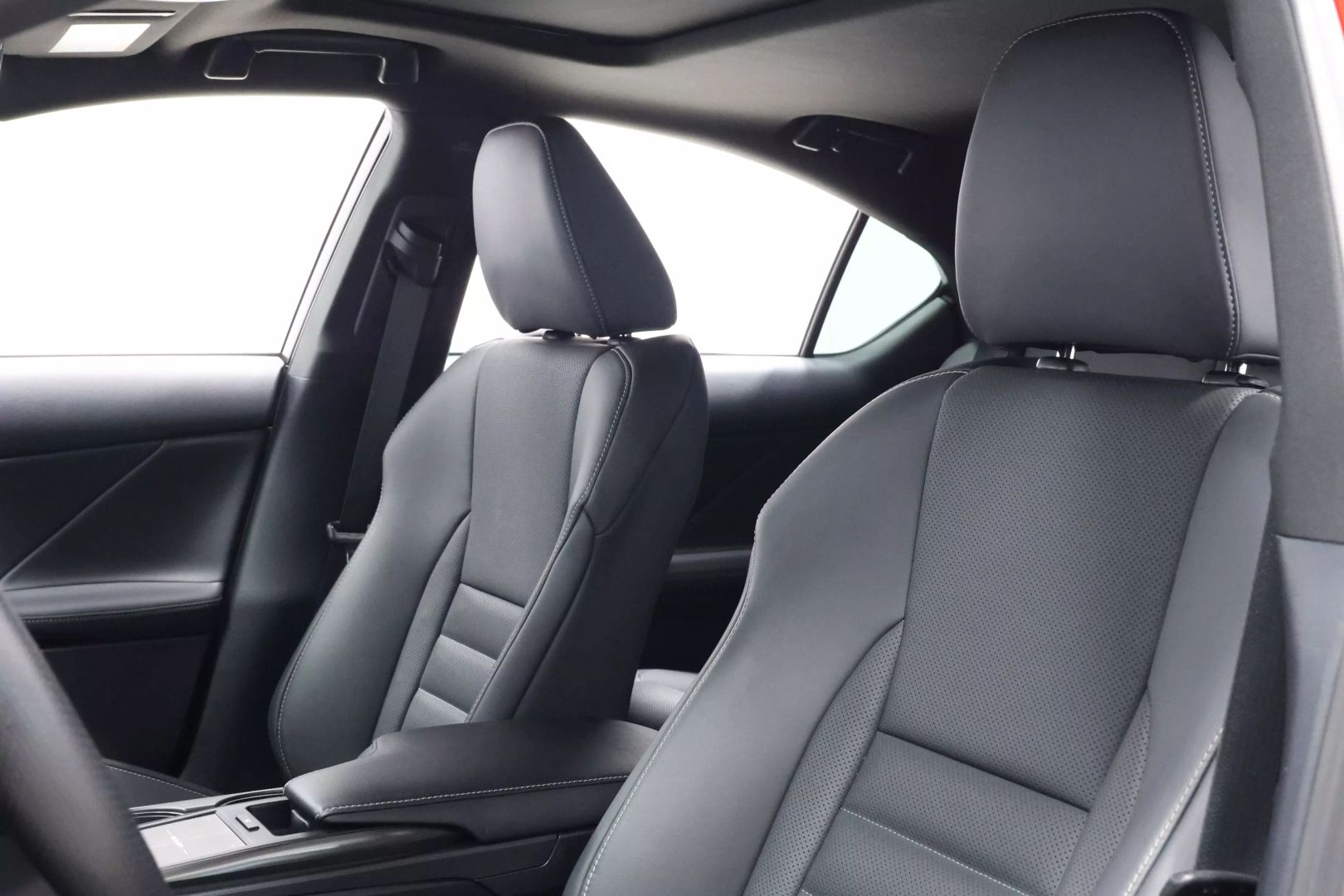 2023 Lexus Is - Image 17