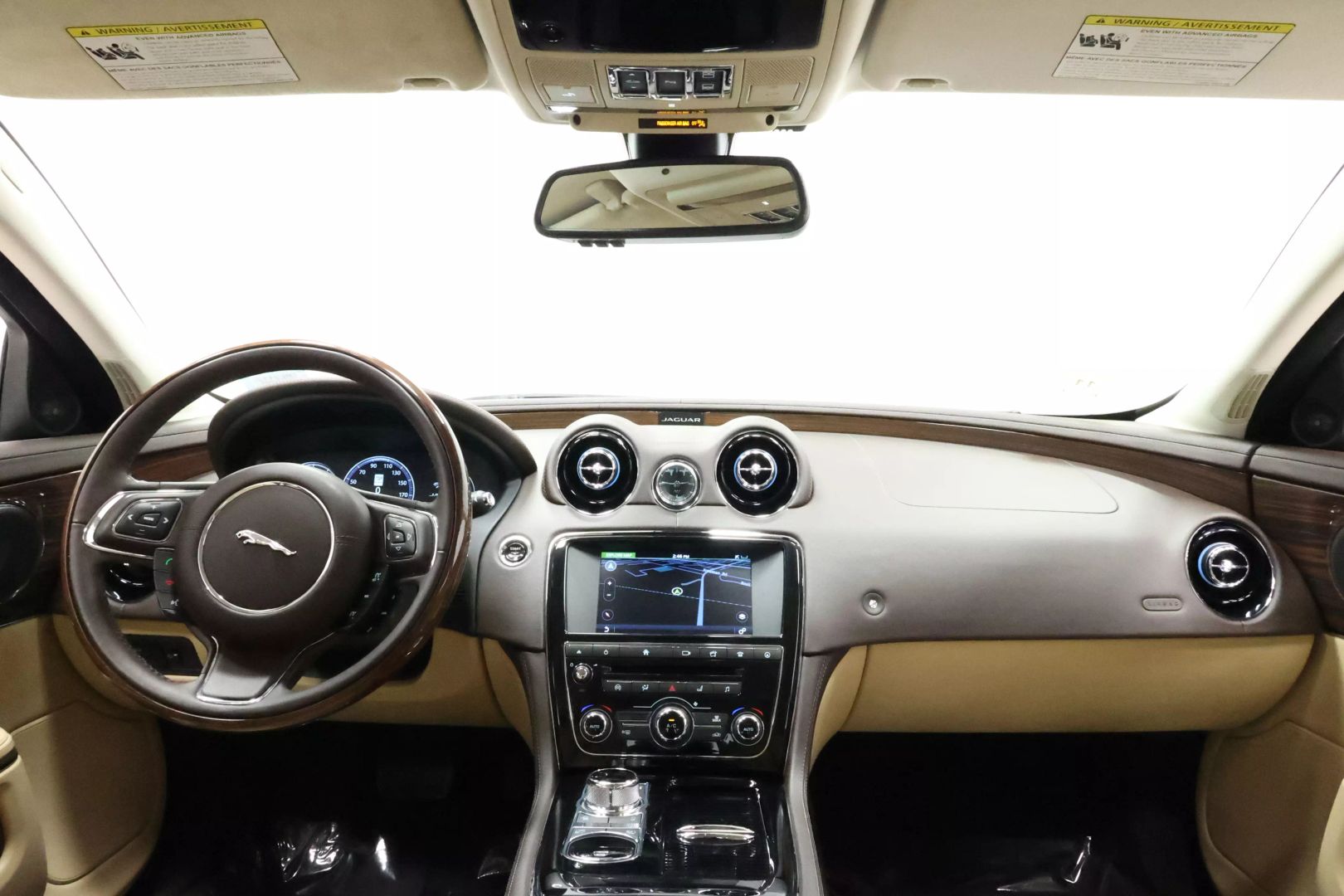 2017 Jaguar Xj - Image 43