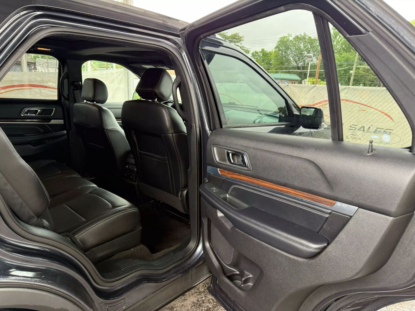 2017 Ford Explorer - Image 24