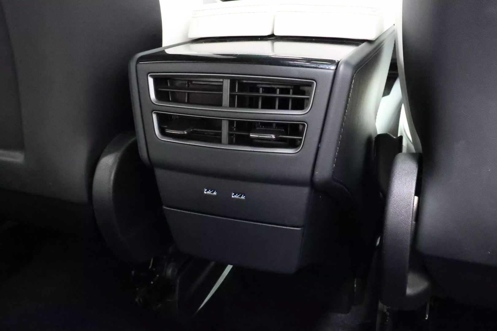 2020 Tesla Model X - Image 102