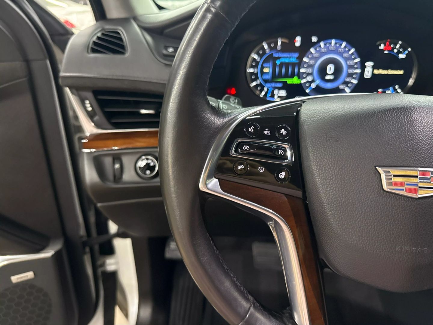2016 Cadillac Escalade Esv - Image 24