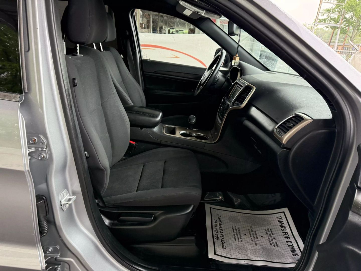 2015 Jeep Grand Cherokee - Image 25