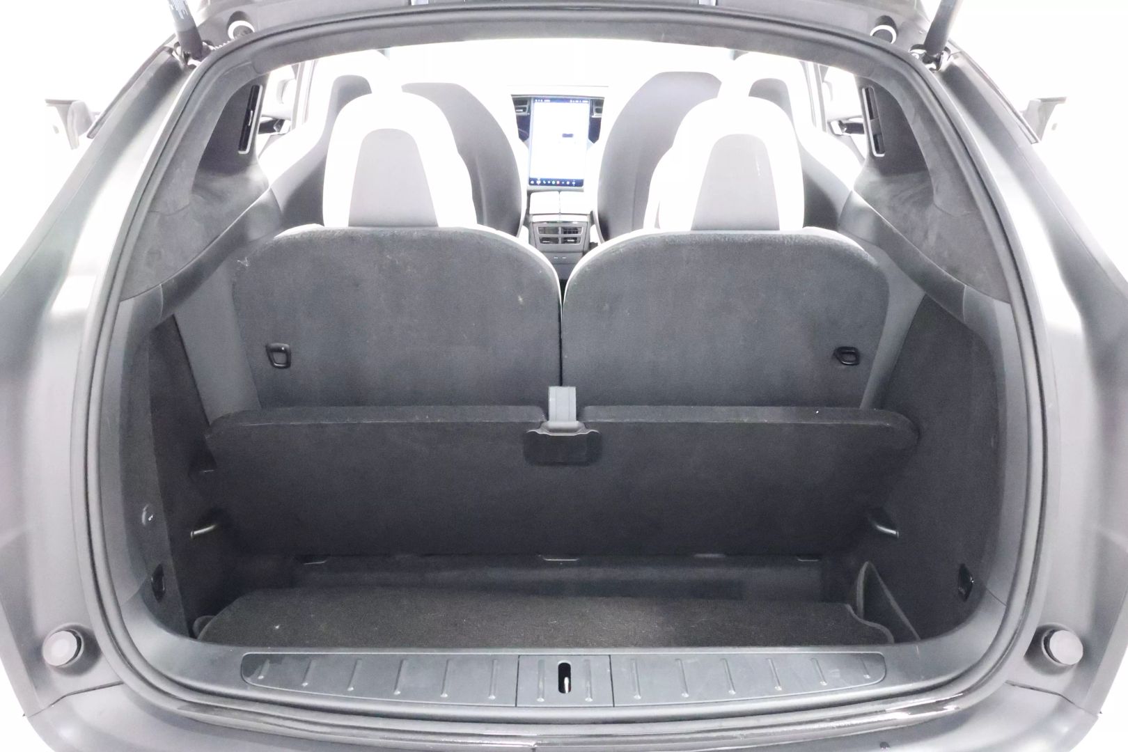 2020 Tesla Model X - Image 73