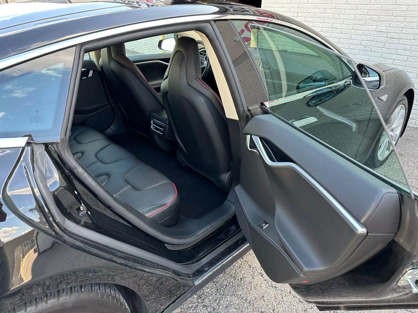 2014 Tesla Model S - Image 35