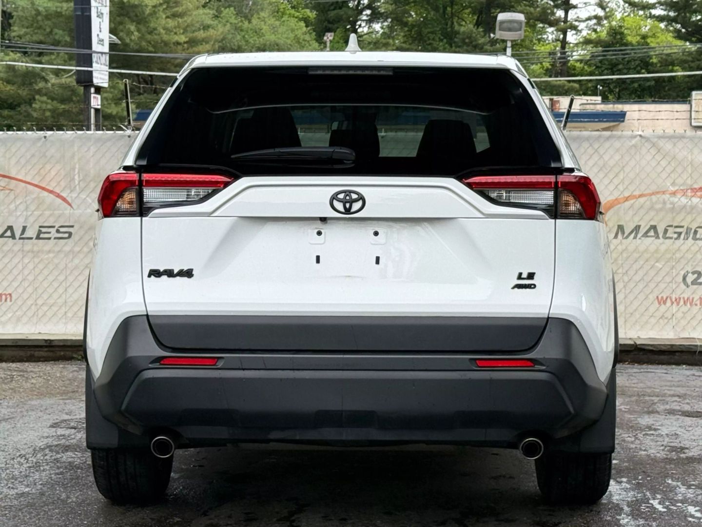 2024 Toyota Rav4 - Image 10