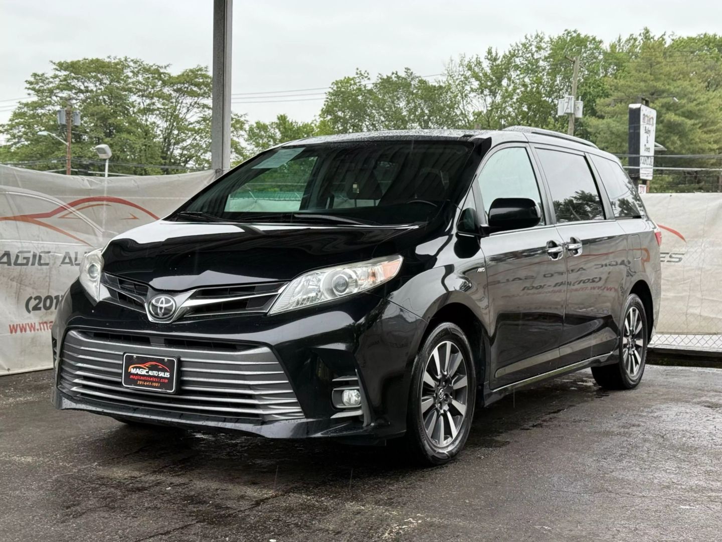 2020 Toyota Sienna - Image 3