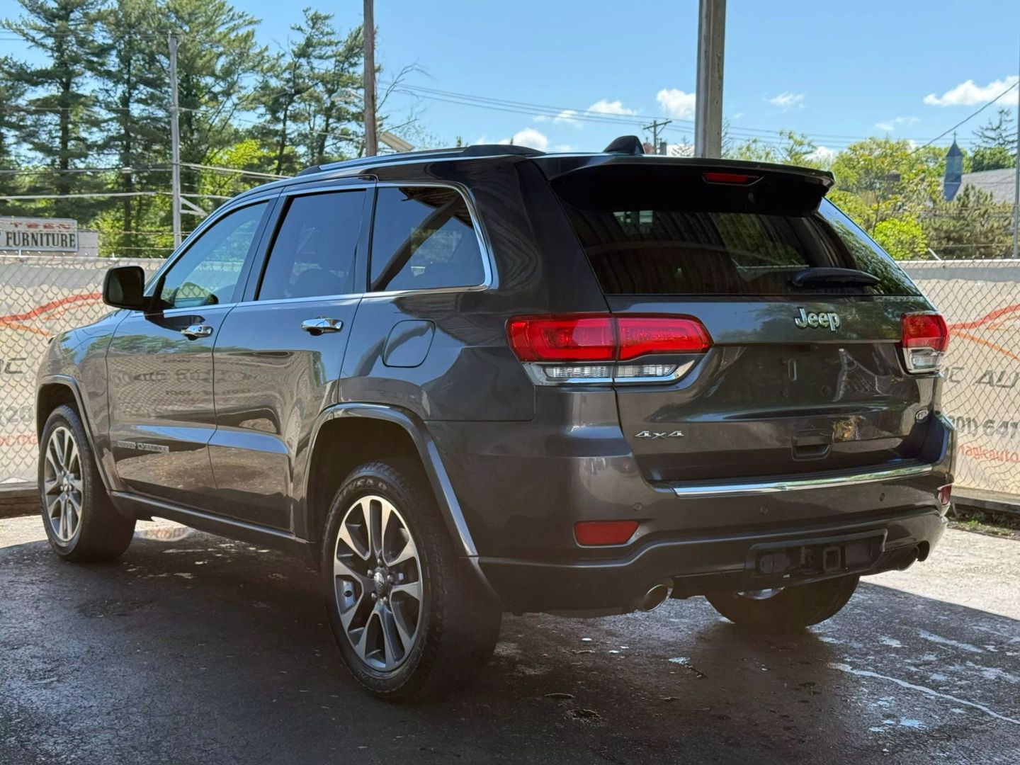 2018 Jeep Grand Cherokee - Image 9