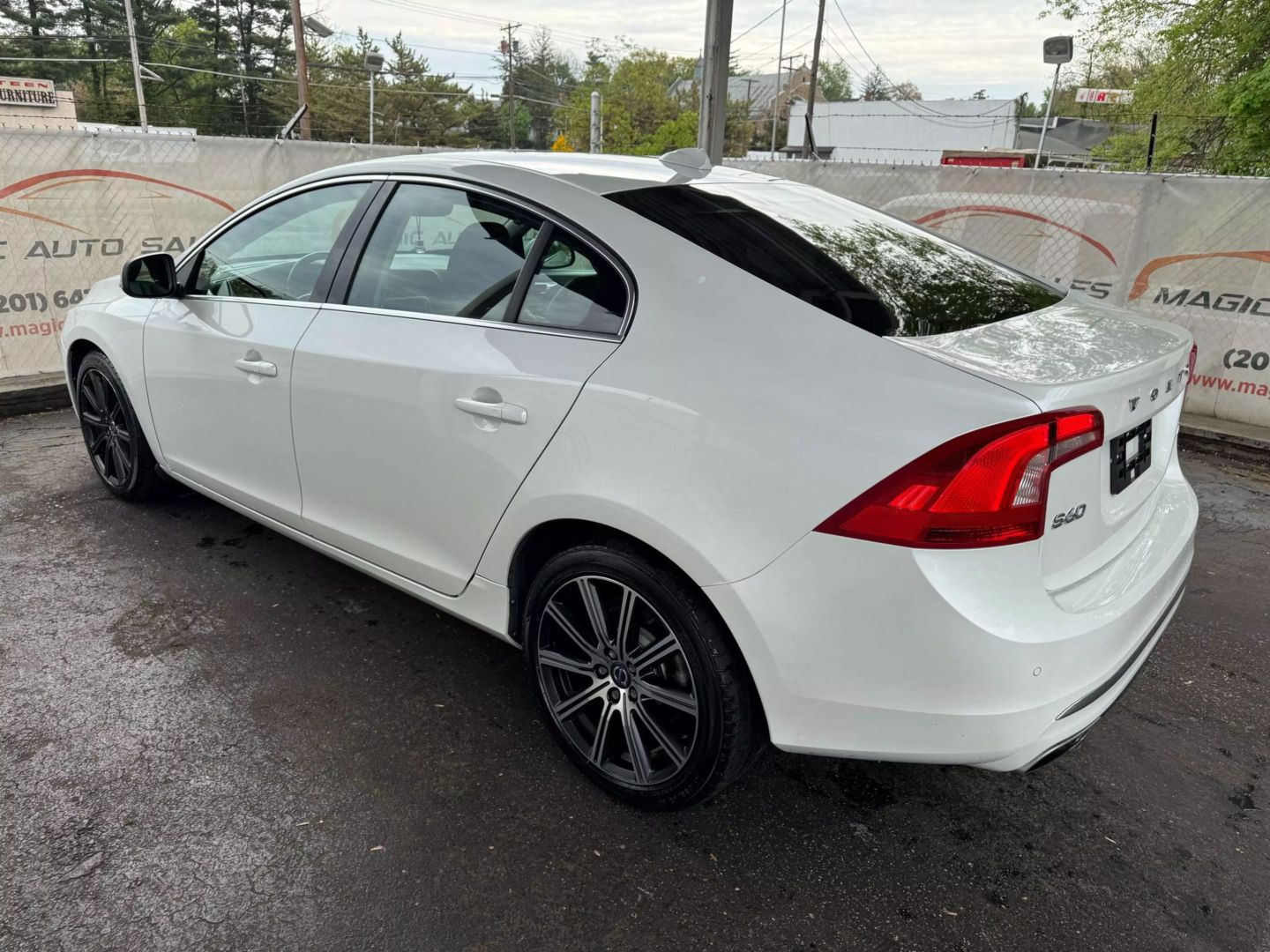 2017 Volvo S60 - Image 13