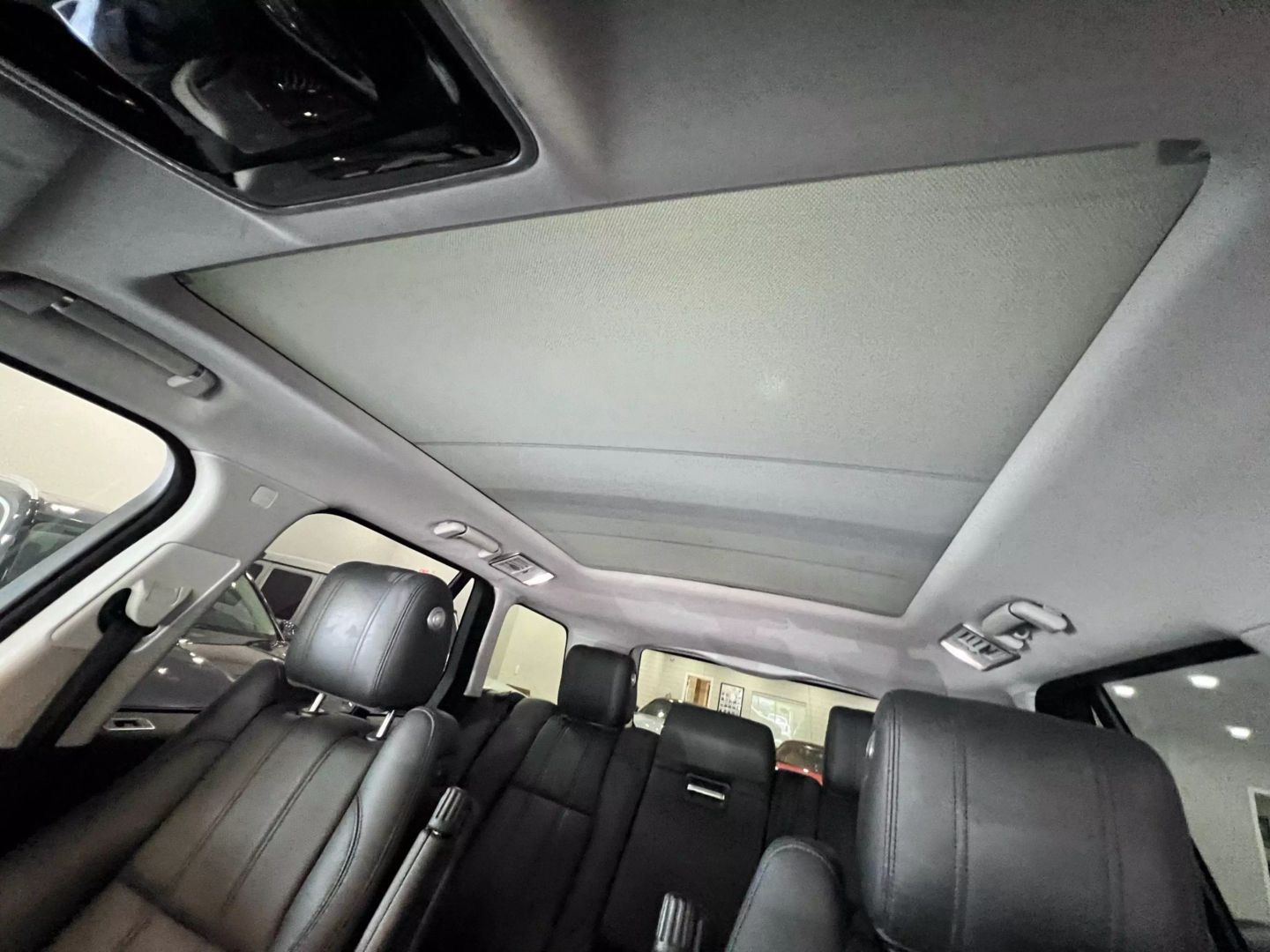 2015 Land Rover Range Rover Hse Sport Utility 4d - Image 11