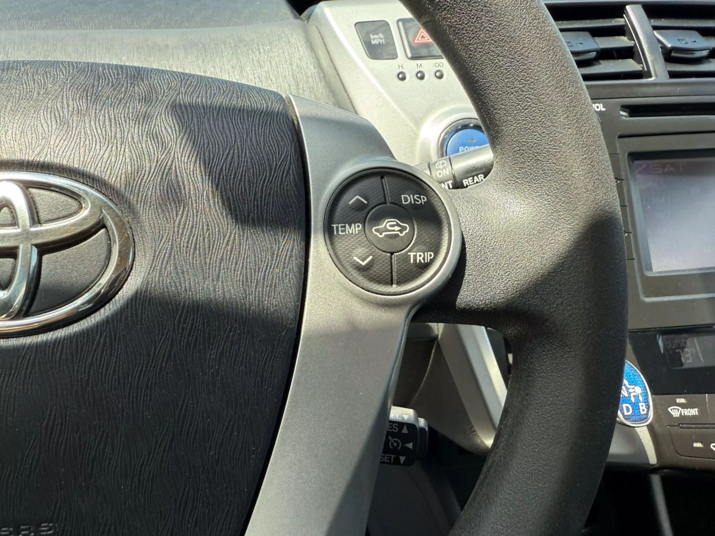 2014 Toyota Prius V - Image 28